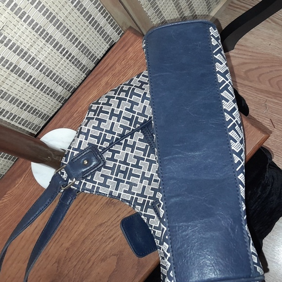 Tommy Hilfiger Signature Bag - Picture 5 of 5